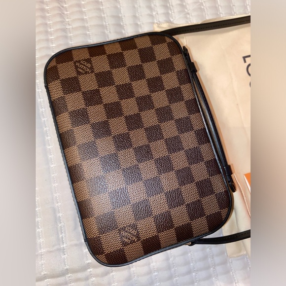 Louis Vuitton Santa Monica Crossbody Bag - Picture 3 of 15